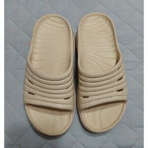 Hoka Oneone Women's 8,cream Color, Comfort, Good Condiction, Sandals.